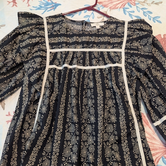 Floral Black and Cream Women's Top - Picture 2 of 4